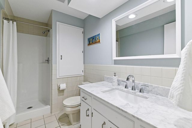 15760 Tonkawood Drive, Minnetonka, MN 55345