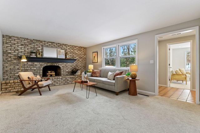 15760 Tonkawood Drive, Minnetonka, MN 55345