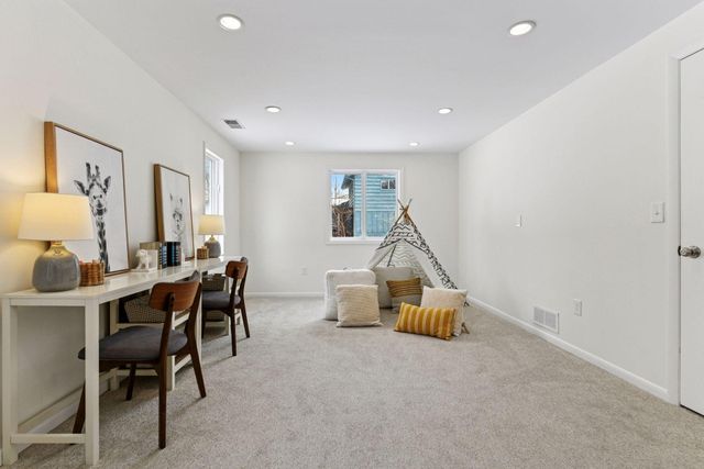 15760 Tonkawood Drive, Minnetonka, MN 55345