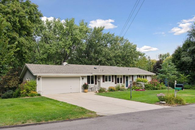 15760 Tonkawood Drive, Minnetonka, MN 55345