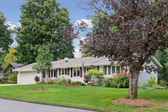 15760 Tonkawood Drive, Minnetonka, MN 55345