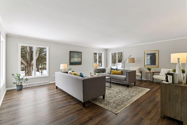 15760 Tonkawood Drive, Minnetonka, MN 55345