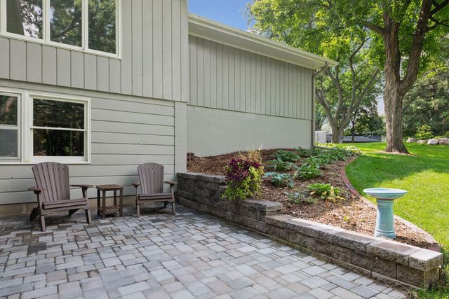 15760 Tonkawood Drive, Minnetonka, MN 55345