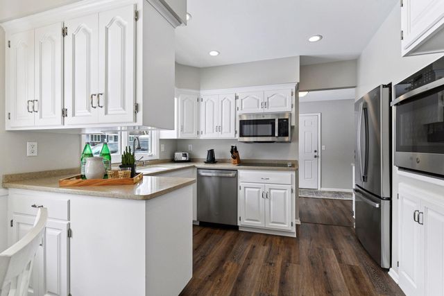 15760 Tonkawood Drive, Minnetonka, MN 55345