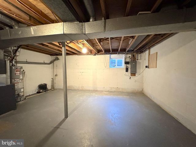 2404 ALBOT RD, Reston, VA 20191