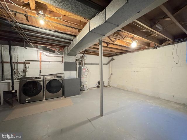 2404 ALBOT RD, Reston, VA 20191