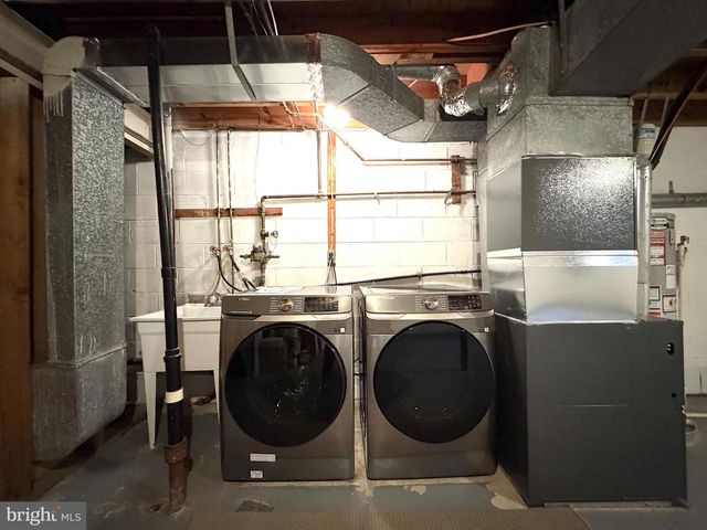 2404 ALBOT RD, Reston, VA 20191