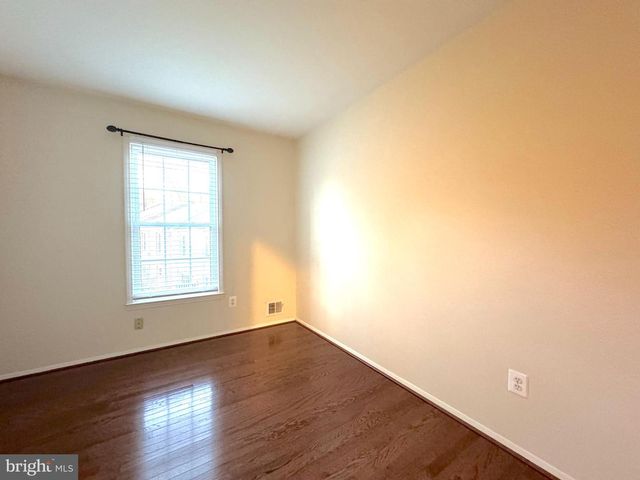 2404 ALBOT RD, Reston, VA 20191