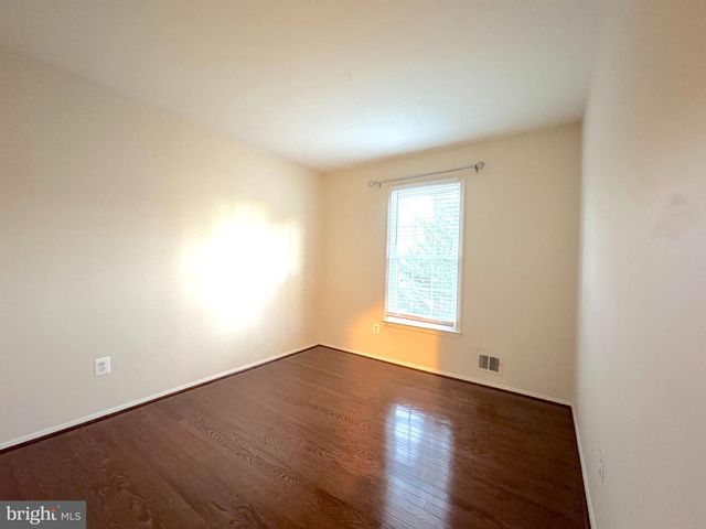 2404 ALBOT RD, Reston, VA 20191