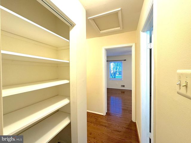 2404 ALBOT RD, Reston, VA 20191