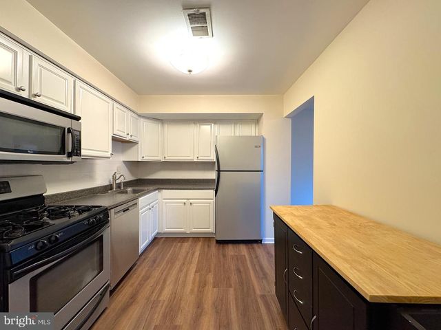 2404 ALBOT RD, Reston, VA 20191