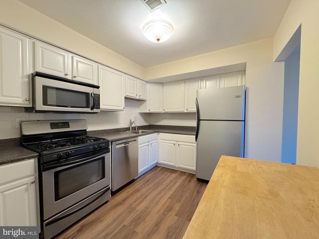 2404 ALBOT RD, Reston, VA 20191
