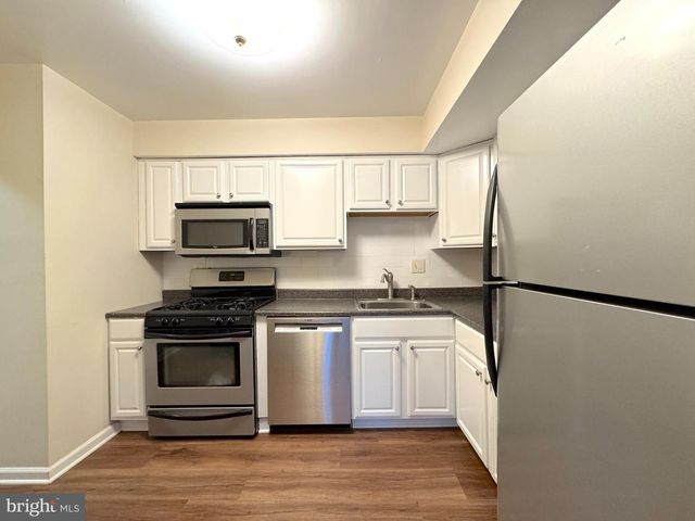 2404 ALBOT RD, Reston, VA 20191