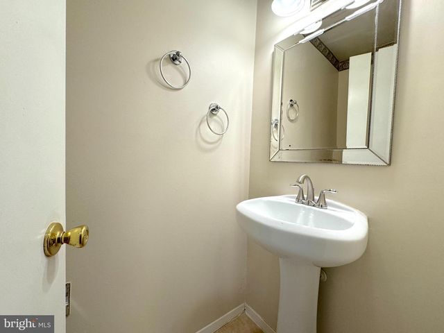 2404 ALBOT RD, Reston, VA 20191