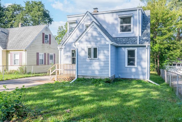 228 Highmoor Drive, Round Lake Park, IL 60073