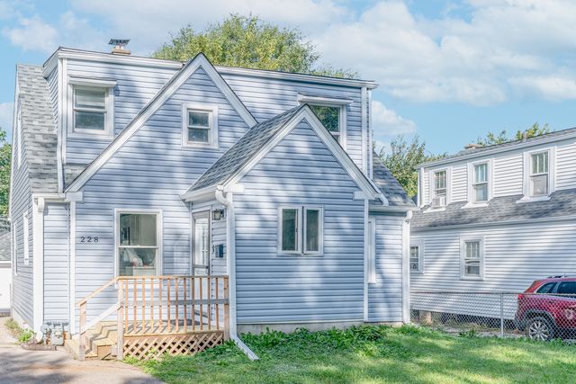 228 Highmoor Drive, Round Lake Park, IL 60073
