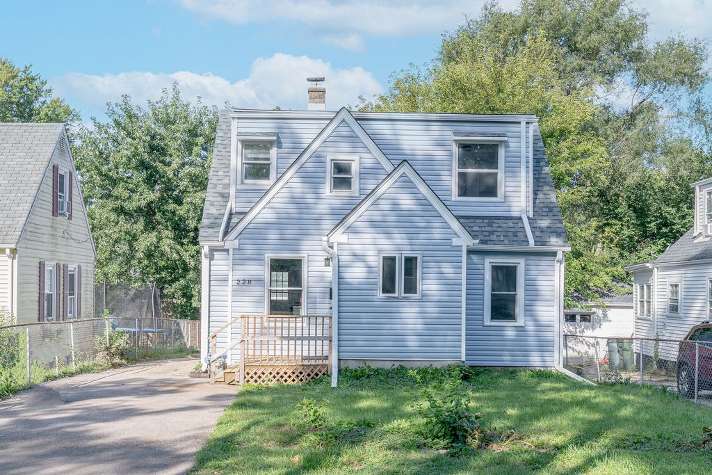228 Highmoor Drive, Round Lake Park, IL 60073