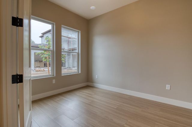 815 Hintze Landing Ct, Modesto, CA 95354