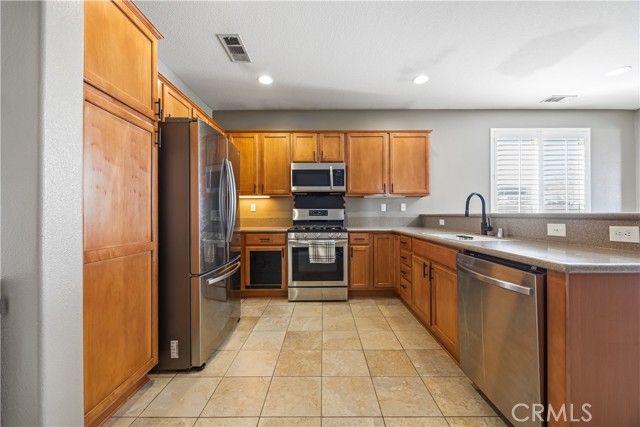 16704 Ukiah Street, Victorville, CA 92394