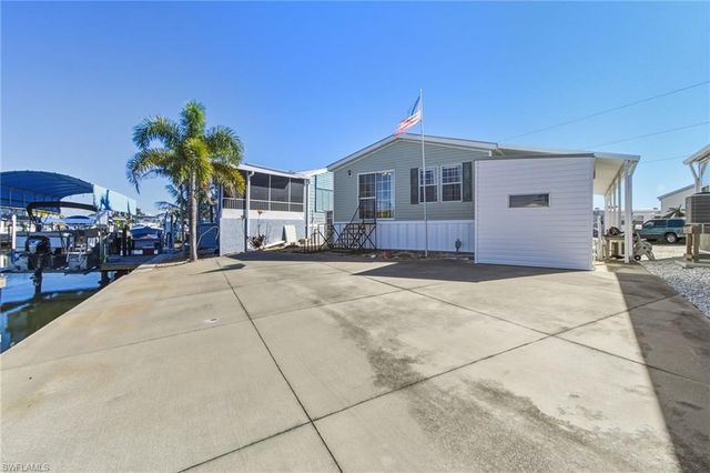 3904 Dewberry LN, St. James City, FL 33956