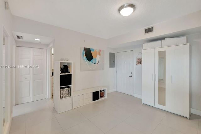 275 NE 18th St PH-09, Miami, FL 33132