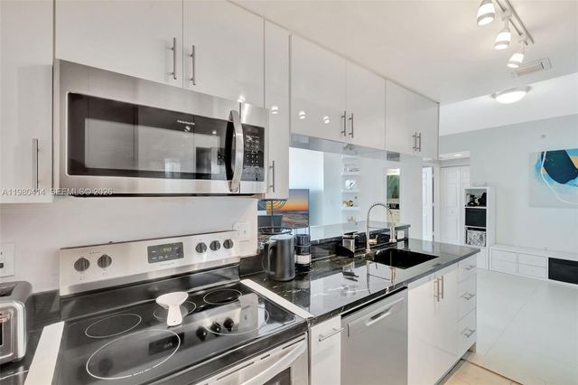 275 NE 18th St PH-09, Miami, FL 33132