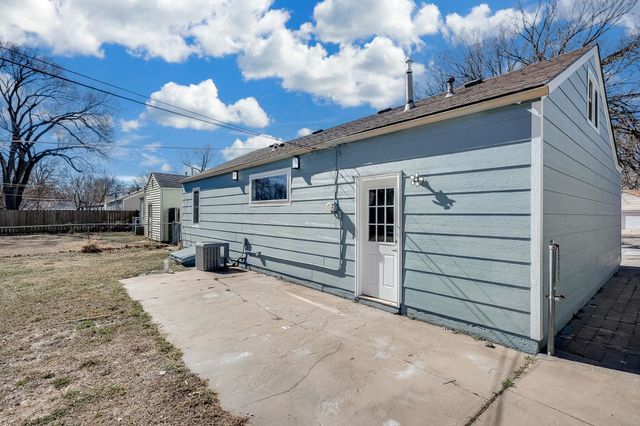 2038 S Poplar St, Wichita, KS 67211