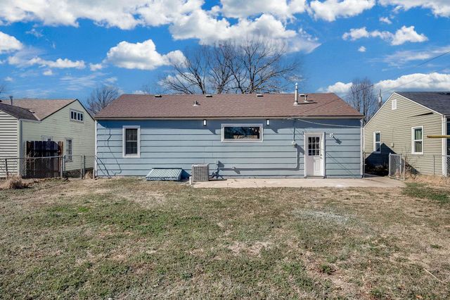 2038 S Poplar St, Wichita, KS 67211