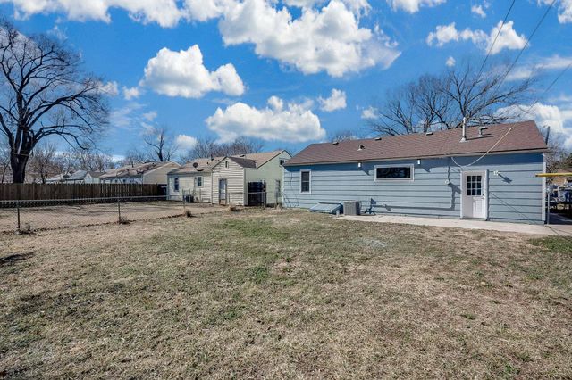 2038 S Poplar St, Wichita, KS 67211