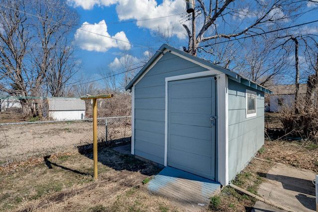 2038 S Poplar St, Wichita, KS 67211