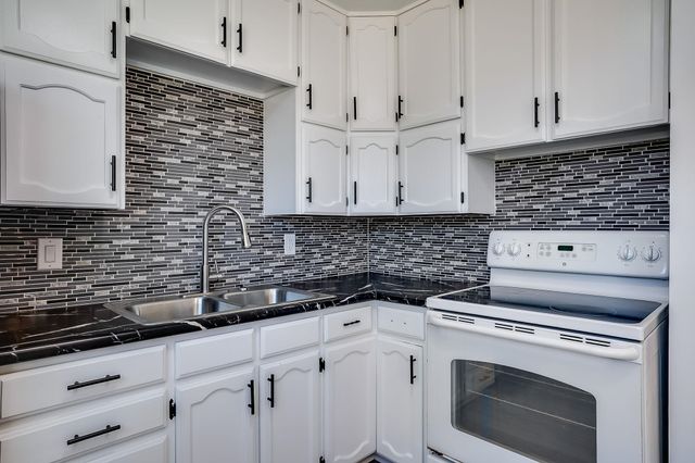 2038 S Poplar St, Wichita, KS 67211