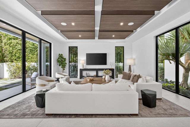 123 Murray Road, West Palm Beach, FL 33405