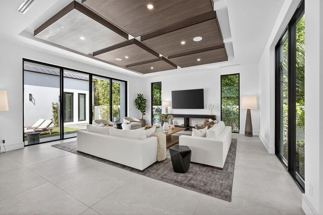 123 Murray Road, West Palm Beach, FL 33405