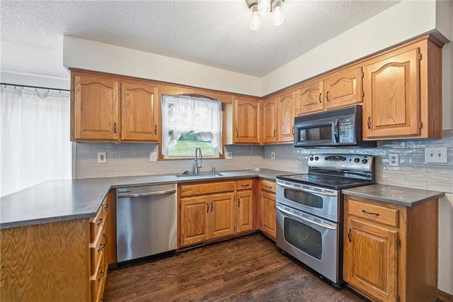 1404 Dartmouth Drive, Liberty, MO 64068