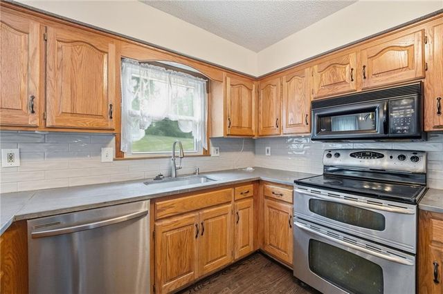 1404 Dartmouth Drive, Liberty, MO 64068