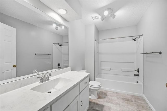 1404 Dartmouth Drive, Liberty, MO 64068
