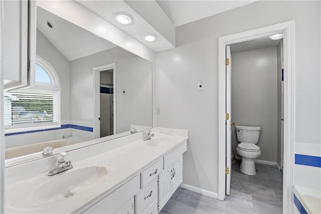 1404 Dartmouth Drive, Liberty, MO 64068