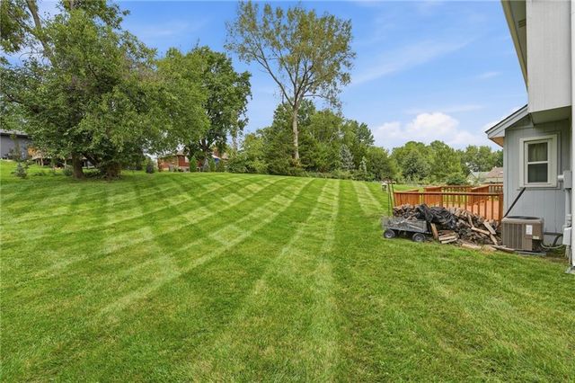 1404 Dartmouth Drive, Liberty, MO 64068