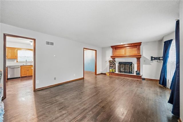 1404 Dartmouth Drive, Liberty, MO 64068