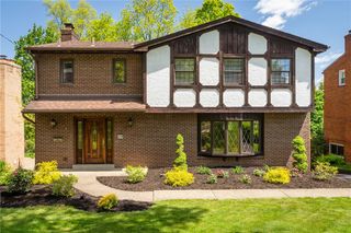 219 Main Entrance Dr, Mt Lebanon, PA 15228