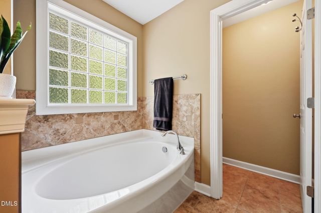 616 Lake Artesia Lane, Fuquay Varina, NC 27526