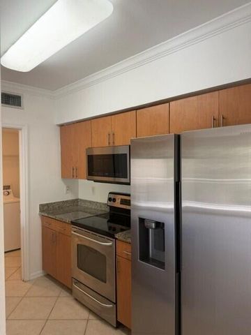 6410 Emerald Dunes Drive 206, West Palm Beach, FL 33411