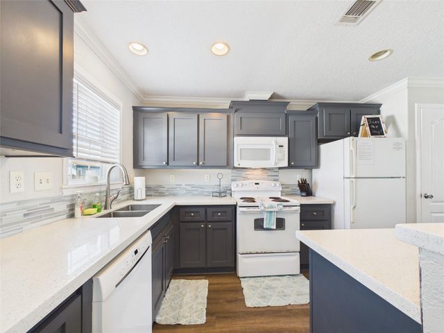 905 Meynig Drive, Crystal Beach, TX 77650