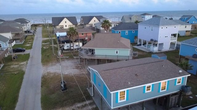 905 Meynig Drive, Crystal Beach, TX 77650