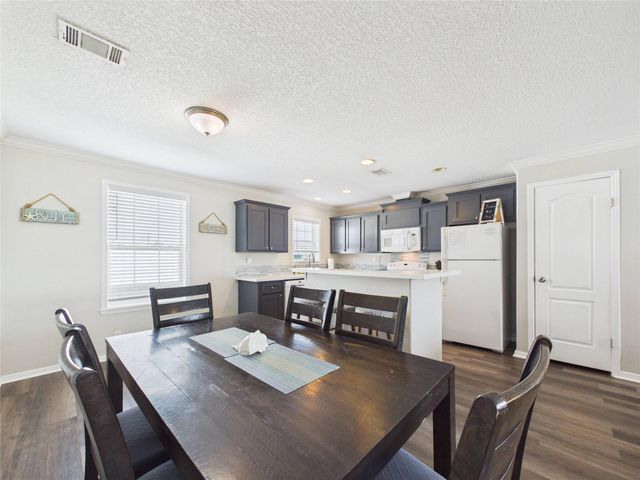 905 Meynig Drive, Crystal Beach, TX 77650