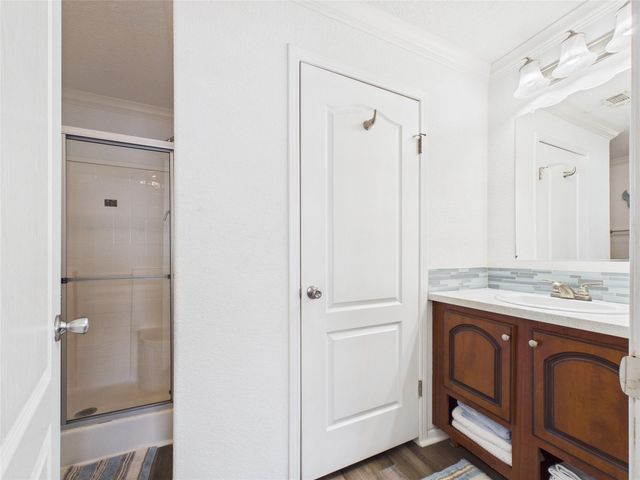 905 Meynig Drive, Crystal Beach, TX 77650