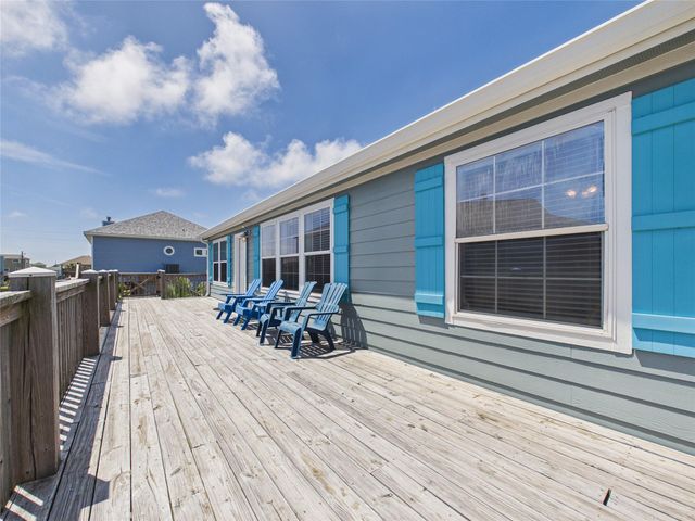 905 Meynig Drive, Crystal Beach, TX 77650