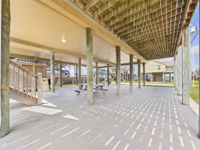 905 Meynig Drive, Crystal Beach, TX 77650