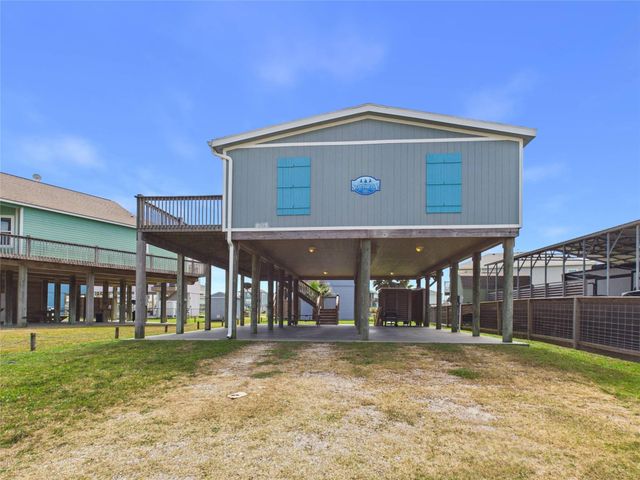 905 Meynig Drive, Crystal Beach, TX 77650