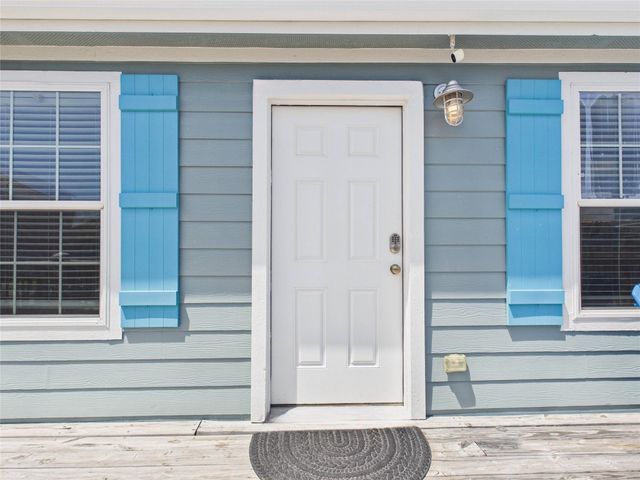 905 Meynig Drive, Crystal Beach, TX 77650
